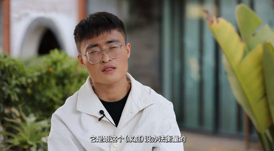 梅志强的亲生家庭是千万富翁,其养父母也是亿万富豪,经营民营医院。