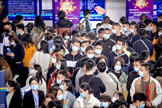 中国今年预计1,158万大学毕业生投入职场,就业难问题严峻。