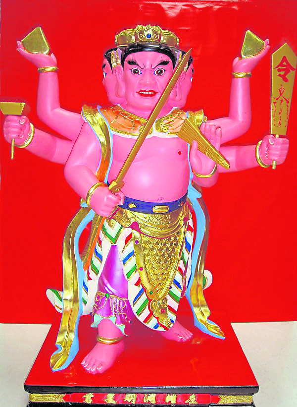 北斗第八左辅洞明星君,又名天芮判人间之善恶,凡所祈祷,无不应验。