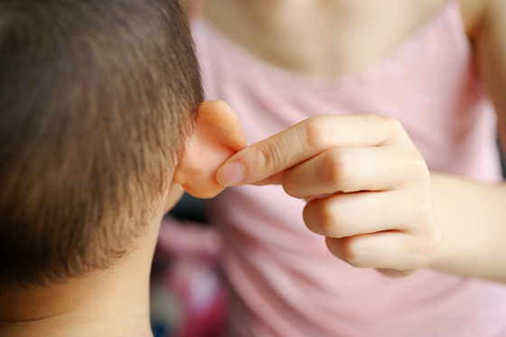 常拧耳朵可能会伤害大脑。