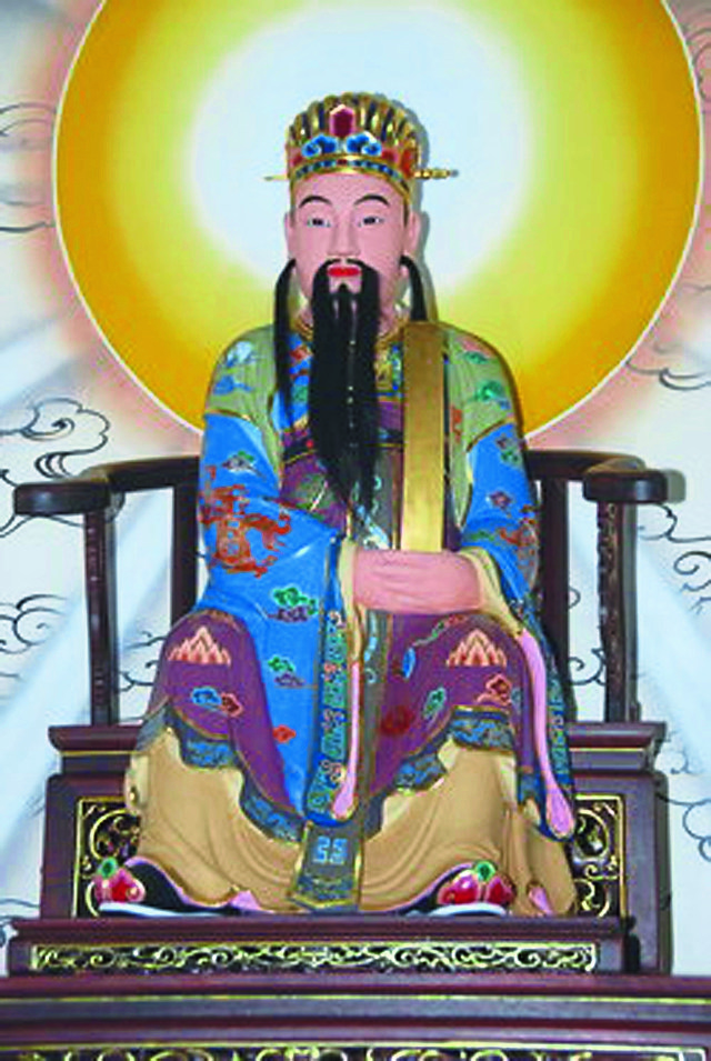 东极青华大帝是三清至尊神玉皇大帝身边两位侍者中的一位,配合玉皇大帝统率御领世间的万事万物。