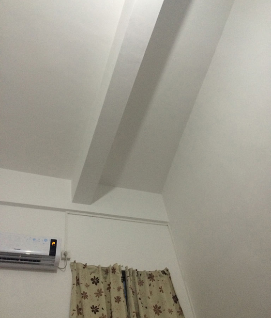 睡床上方对正横梁,形成一股压迫感进而影响员工的睡眠品质。