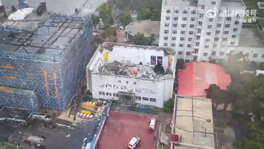 黑龙江中学体育馆崩塌 4