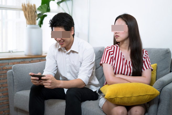 眼见外遇事情败露,老公也不再遮掩,直接提出到小三家过夜的离谱决定。