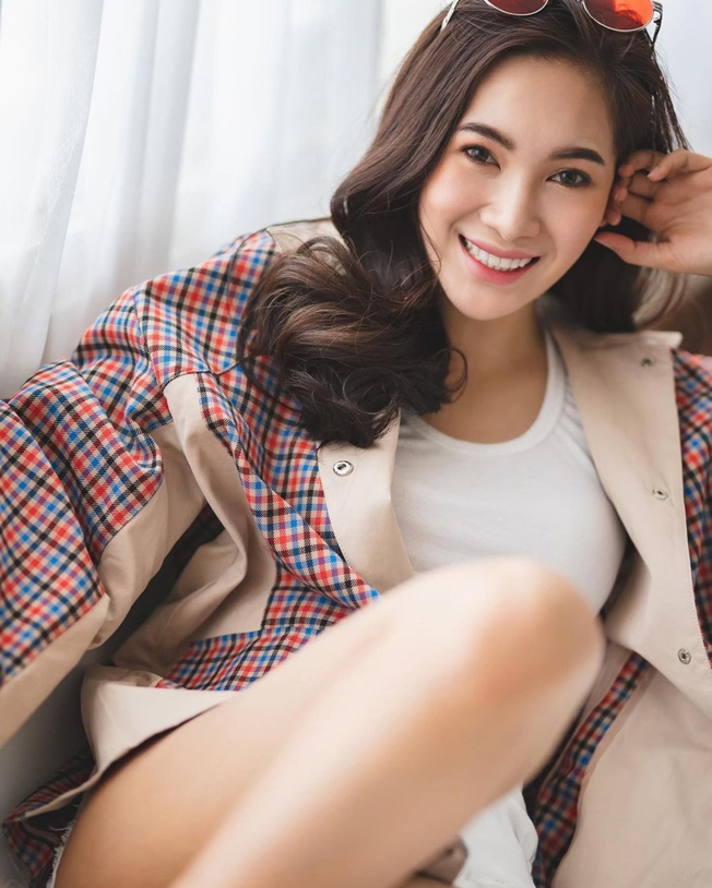 Kat拥有多重身份，她是女警、美后、歌手，也是演员、模特，不管是哪个身份，她都是很敬业。