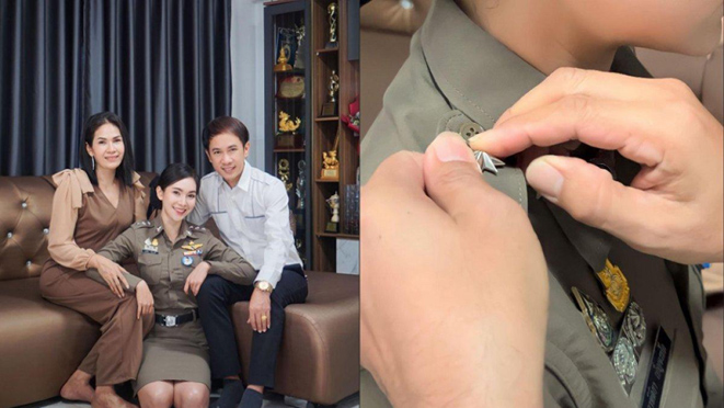 在短短3年连升2级，Kat成为父母的骄傲。