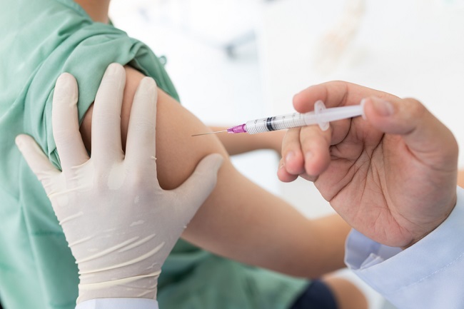 Close,Up,Of,A,Doctor,Making,A,Vaccination,In,The