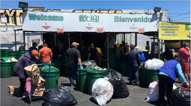旧金山市区的One Place罐头瓶子回收站。