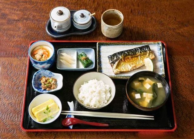 大多数的日本女性婚后，就要负责家中的早餐准备。