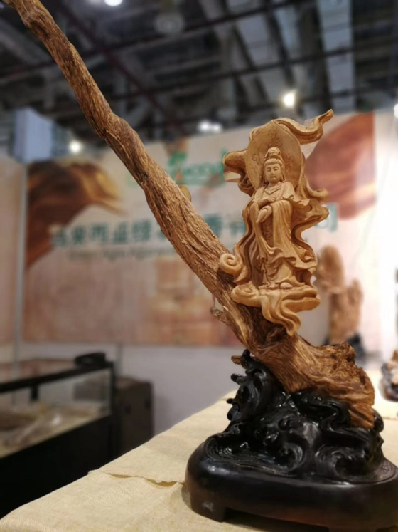 栩栩如生的沉香雕刻,更添艺术价值。