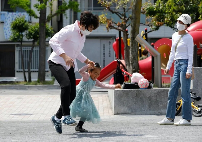 和曾孙同乐也是泷野富美最开心的一件事。
