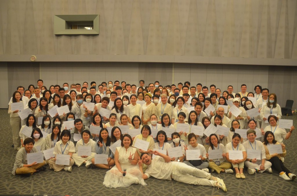 Ann老师开课教导学生们如何自我清理，只有自己亲身体会，亲自处理自己的人生功课，才是最可贵的。目前她已开办三届清理疗愈课程，让不少学生获益。