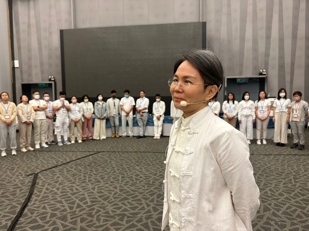Ann老师本来是一个普通的事业女性,跟一般人一样不断为生活忙碌,只是时机到了,因缘到了,她需要履行自己的使命。