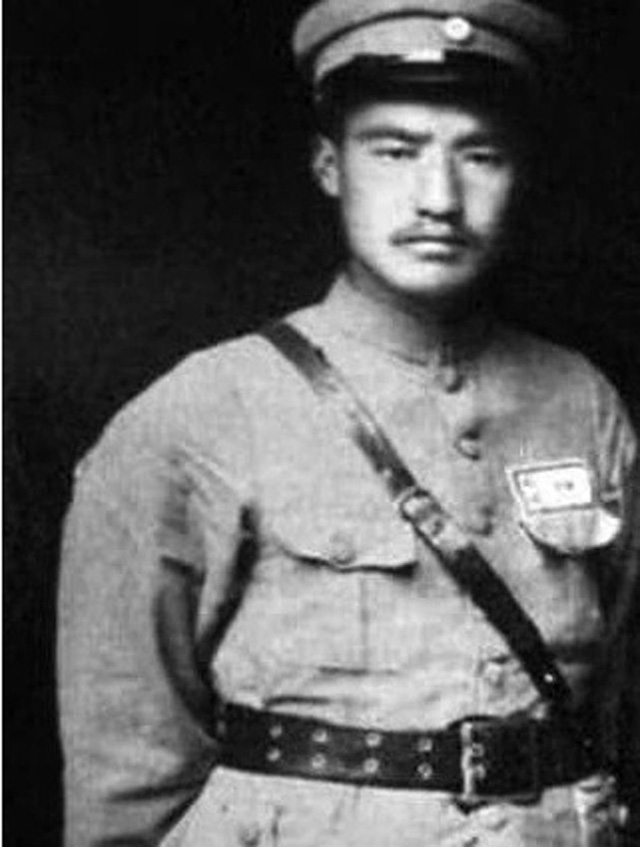 孙殿英的部队盗取了两座坟墓,一座是慈禧陵寝,一座是乾隆裕陵。