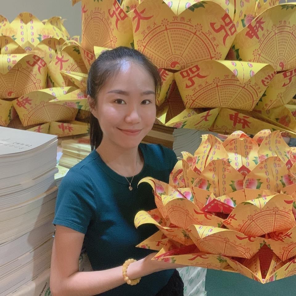 对豐盛天女来说折莲花的意义,“修莲花口、莲花心”。