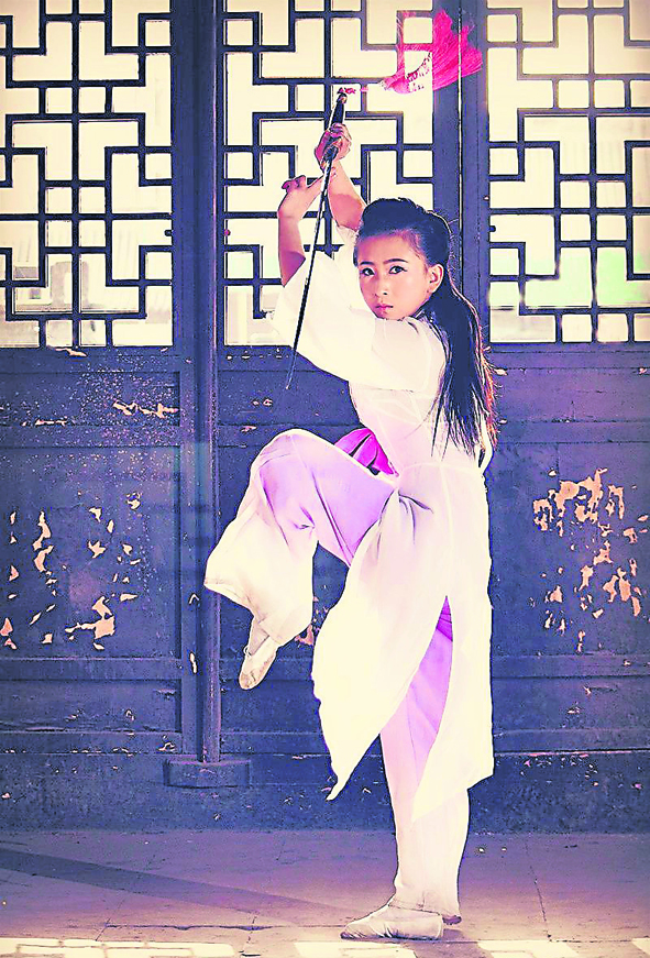 张含亮有着靓丽的外表,可咸可甜,浑身充满武侠的魅力。