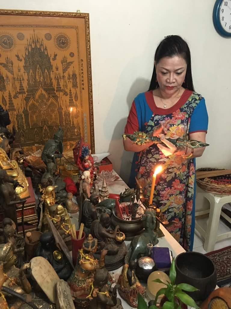 只要经过查证是孽缘,师太才会出手砍掉,帮助当事人远离为孽缘所受的痛苦。