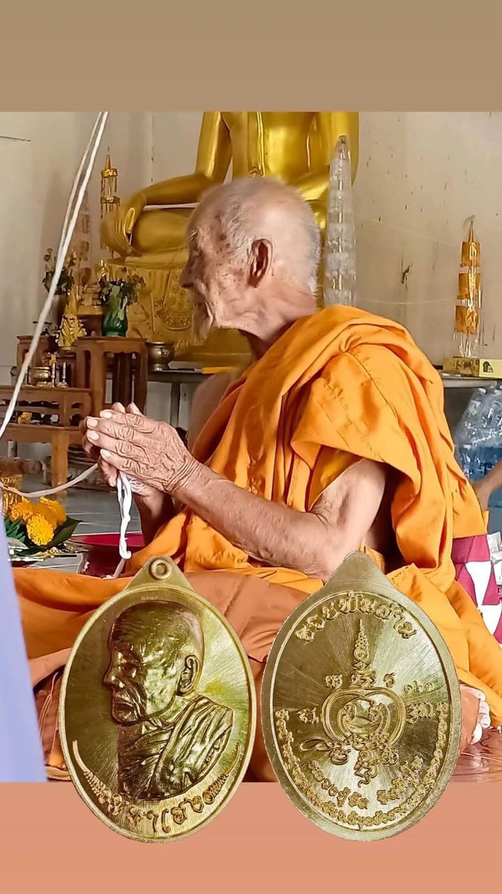 这是龙婆吉第三款佛牌,由龙婆吉亲自加持。