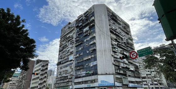 台北市锦新大楼。