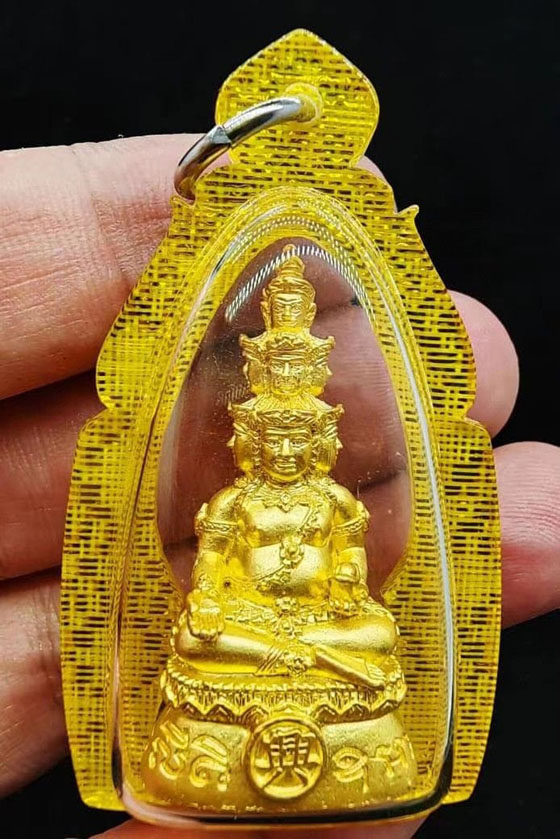 各种各样设计的泰国佛牌,让人大开眼界。