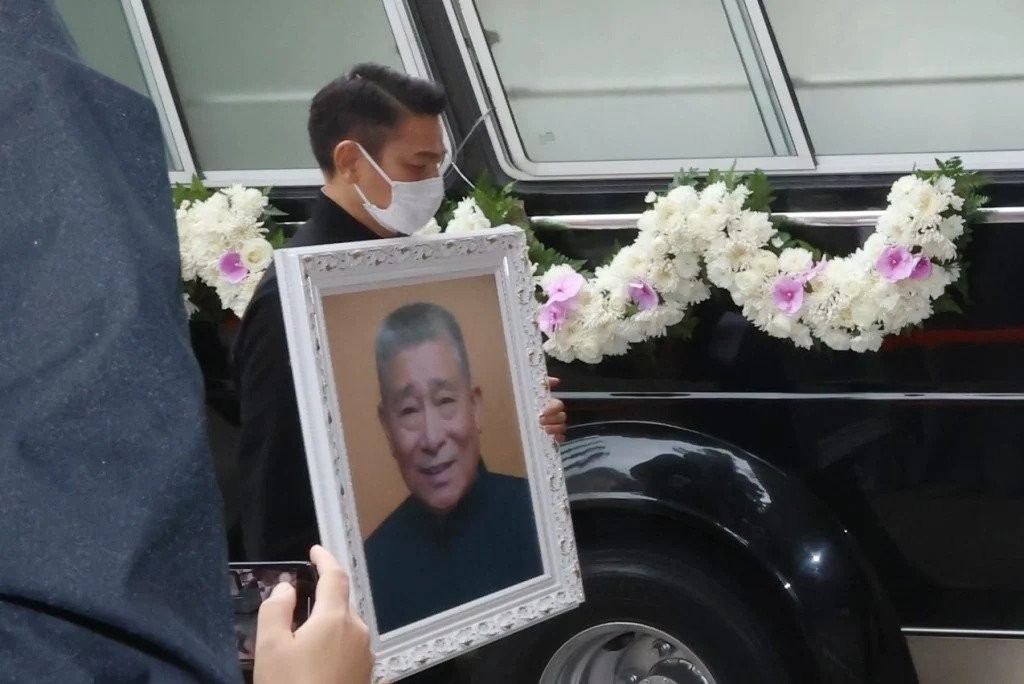 刘德华送别亡父 1
