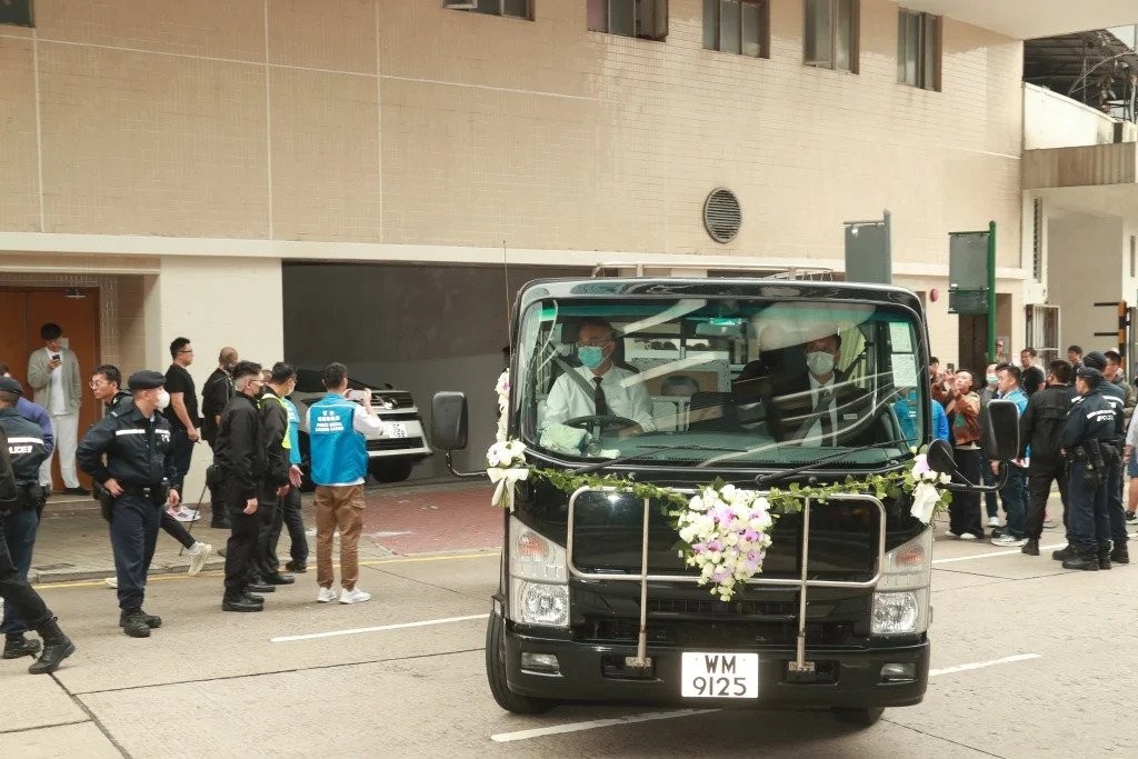 刘德华送别亡父 4