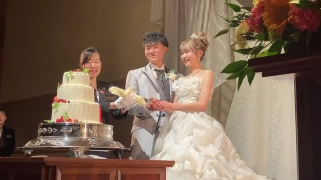 25年前同在报纸里的《我的宝贝》专栏同时上报,如今这张泛黄的报纸档案,成了两人最早缘份的印记。
