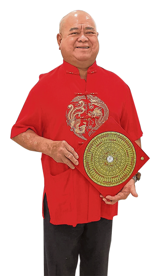 拿督斯里陈建名师父表示,现今拜天公不再是福建人的专利,其他籍贯的华人都加入拜天公的行列,特别是经商者都必定准备丰盛供品供奉天公,祈求生意蒸蒸日上。