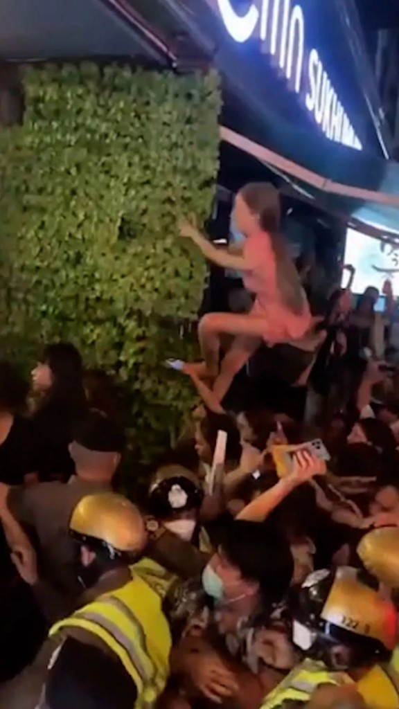 泰菲人妖街头殴斗 7
