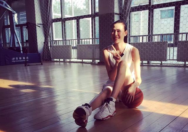 中国篮球女神许诺,颜值在线,球技高超。