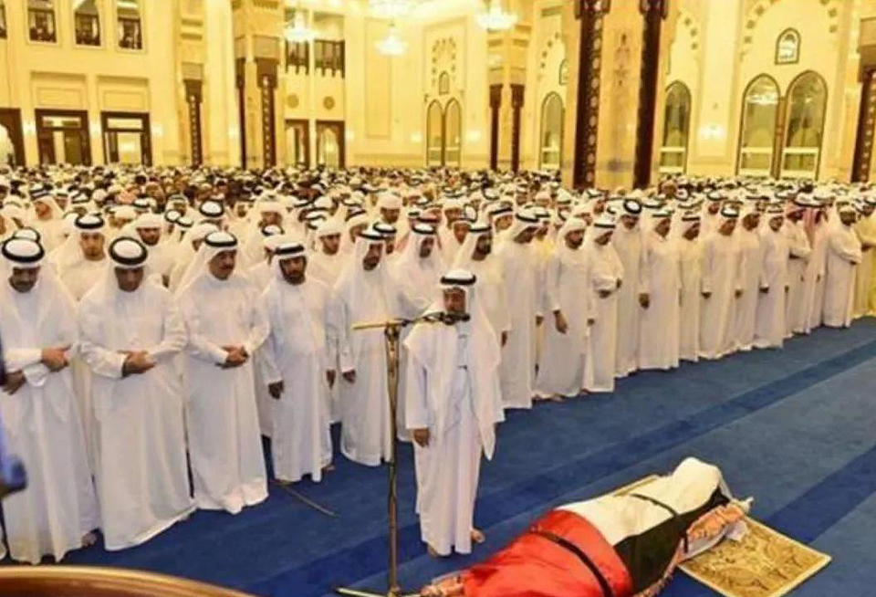 拉希德王子逝世时，阿拉伯联合酋长国举行为期3天的全国哀悼，数百王室成员及官员前往扎比尔清真寺参加王子葬礼，随后他的遗体葬于公墓中。