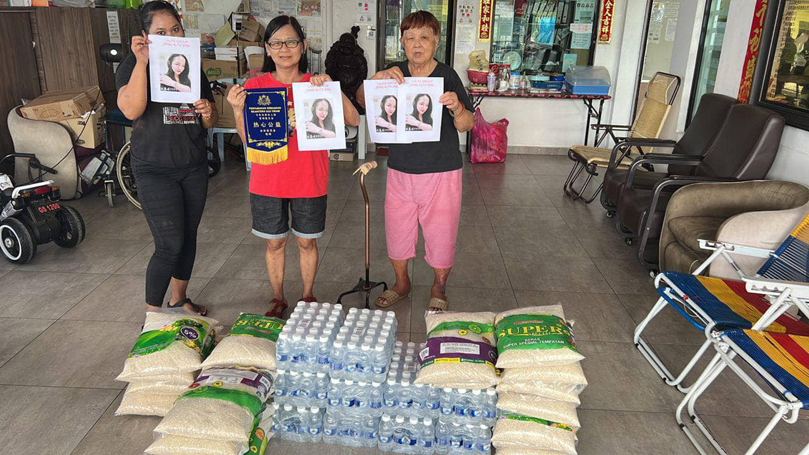捐赠白米、白开水给老人院,略尽绵力暂缓物资短缺的问题。