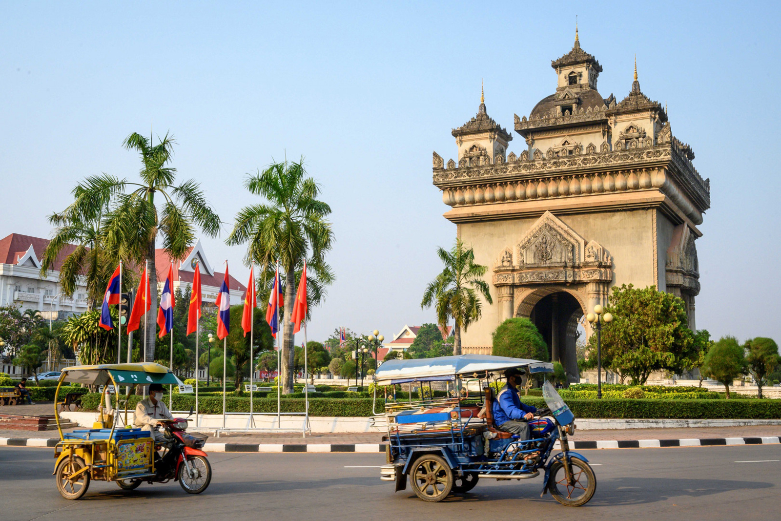 寮国是中南半岛北部唯一的内陆国家，是世界最不发达国家之一。