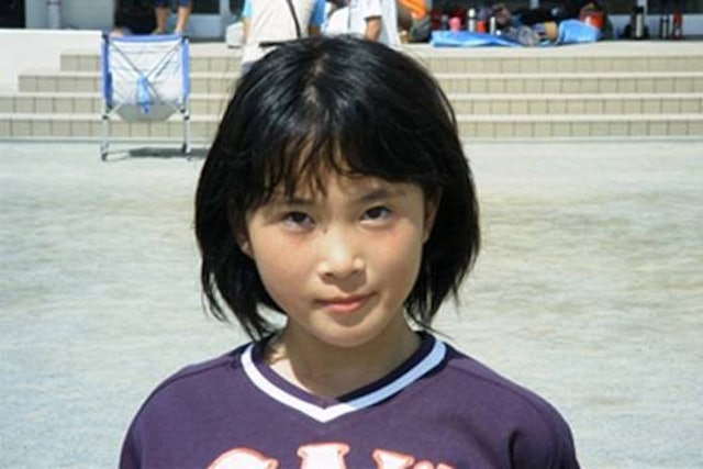11岁的小学六年级女生辻菜摘持美工刀杀死12岁的同班同学御手洗怜美,导致她颈部大量出血致死。