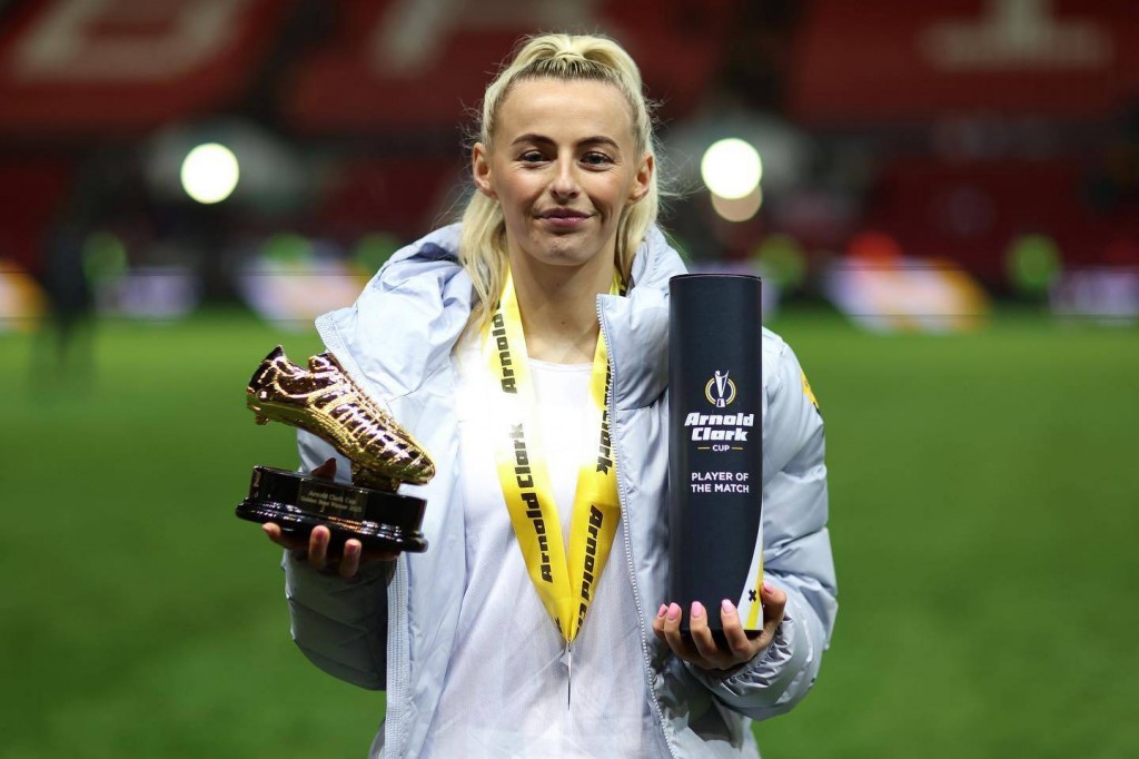2022年的女足欧洲杯上，英格兰队的克洛伊大出风头，很多人都记住了这个娇小但力量十足的小姑娘。