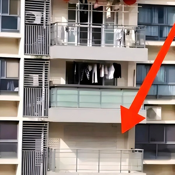 有的业主把单位的窗户、阳台封死,阻隔阳光,把活人住的房屋改造成骨灰房。