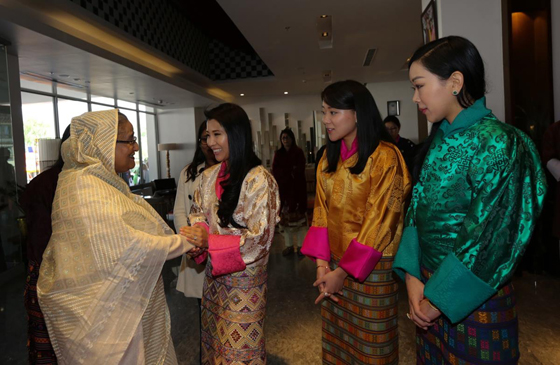 尤普玛公主（右二）不时接待到访不丹的政要。