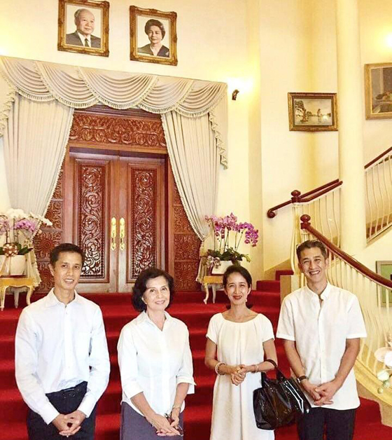 右起为夏卡武王子、拉塔娜黛薇公主、玛丽王妃和西哈里王子。