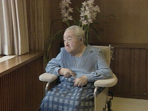 良子晚年待在宫中,鲜少出现在公众场合。