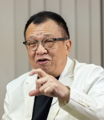 许绍雄给观众的感觉风趣幽默,原来除了好戏外,他的家世都非常猛料。