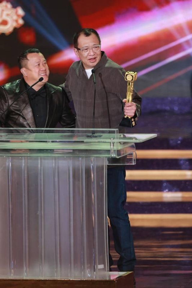 许绍雄在2012年的无线万千星辉颁奖典礼上获颁“杰出演员大奖”。