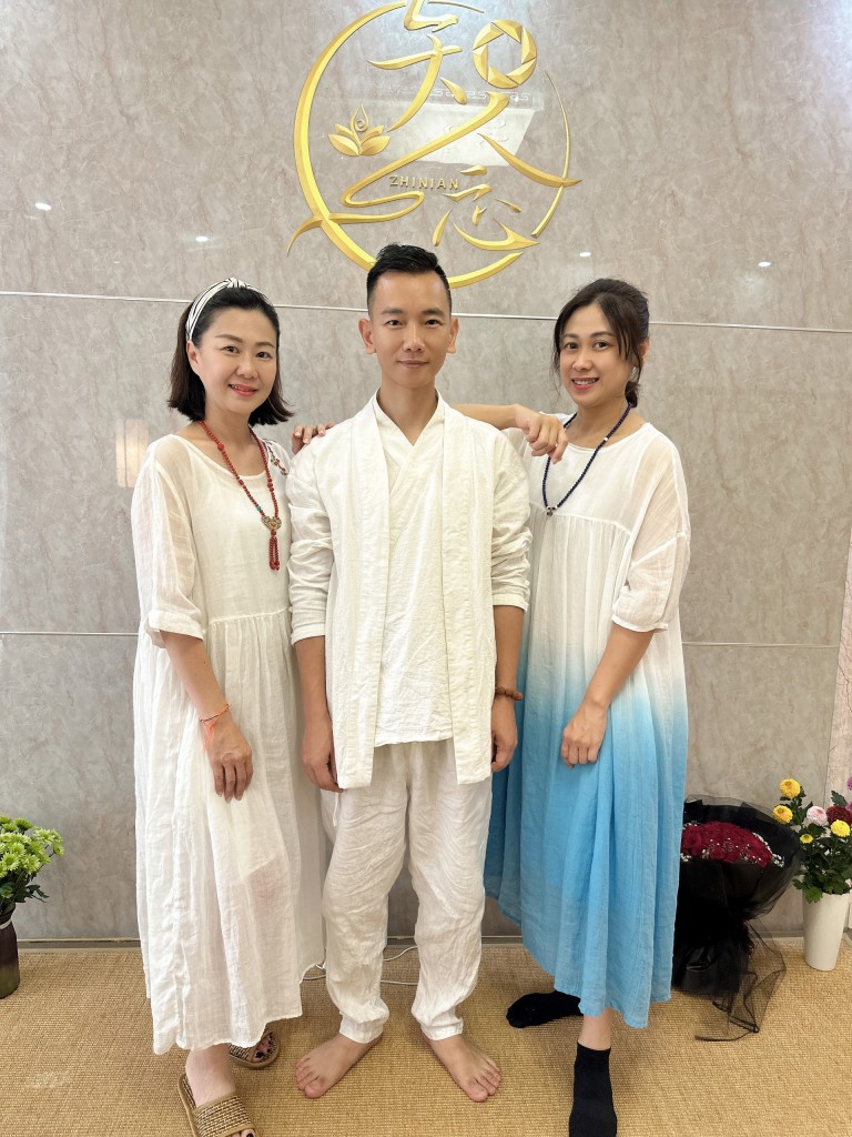 和中国禅拍导师合影。