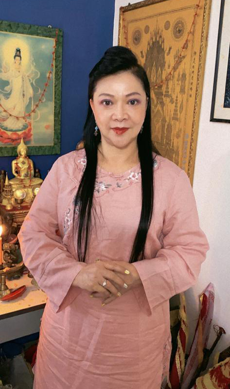 师太运用了魅力法符后,果然很快就听到顾客们对她的赞美。