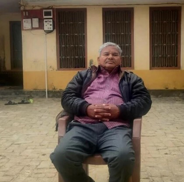 69岁的Lal Bihari曾被登记成死亡,自此失去了作为印度公民的权利,还被村民们嘲笑是“鬼”,他的妻子和孩子也遭到了霸凌。