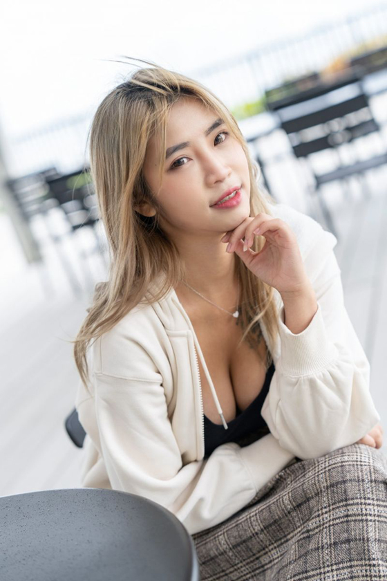 Alice Wong坦承当AV女优是她的梦想,因此当机会放在她面前时,她就捉紧一博。