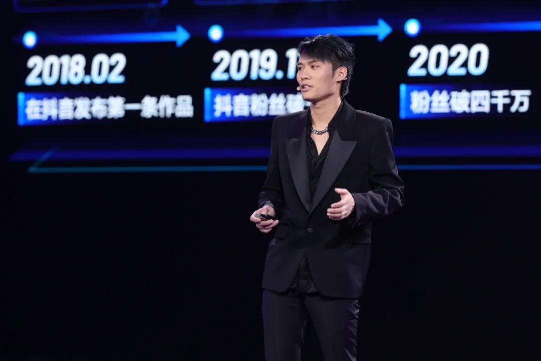 从一个农村少年,变成过亿网红,原本小杨哥是励志的代表,但如今事业和家庭都陆续爆出丑闻,令人唏嘘。